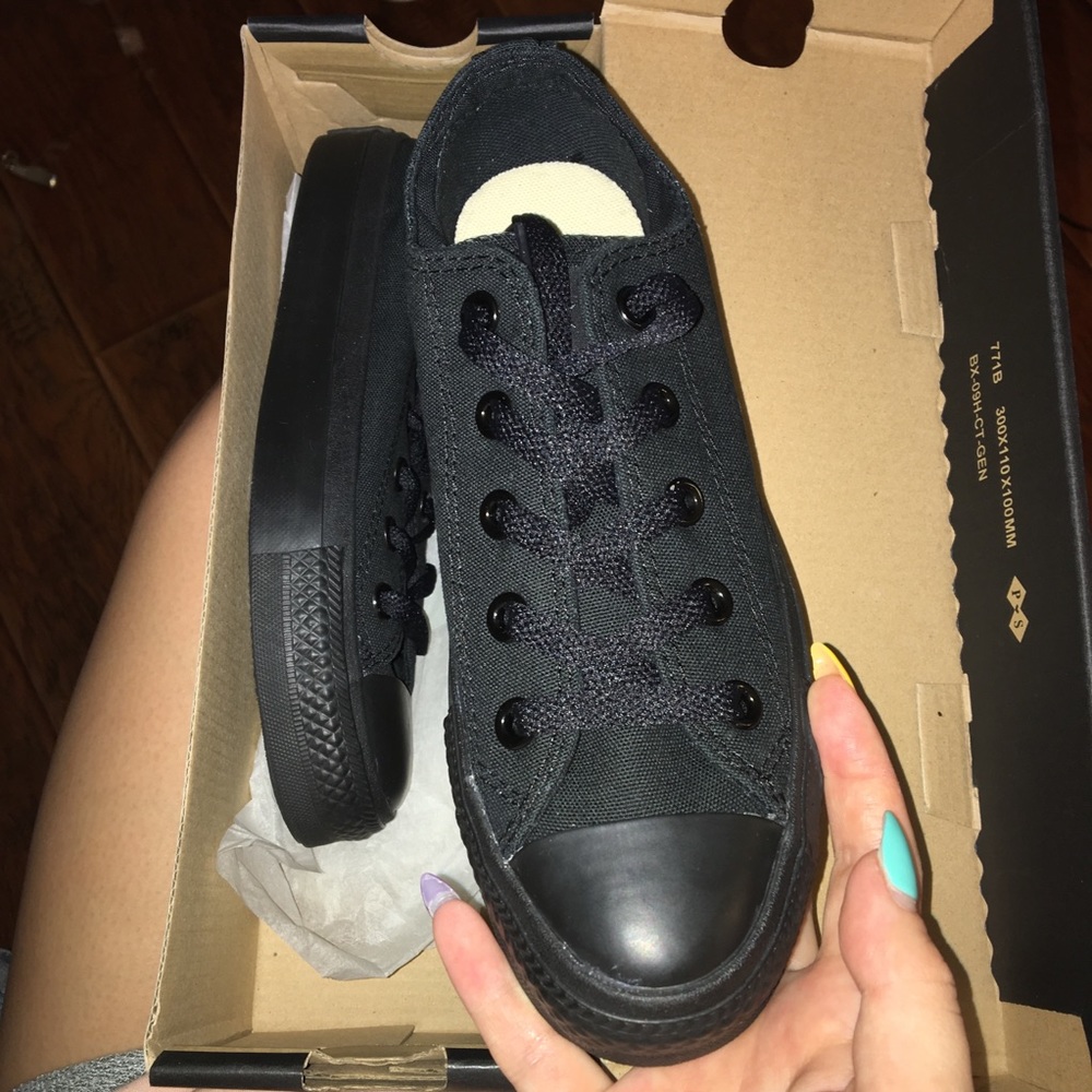 Women’s all Black Converse Low Top